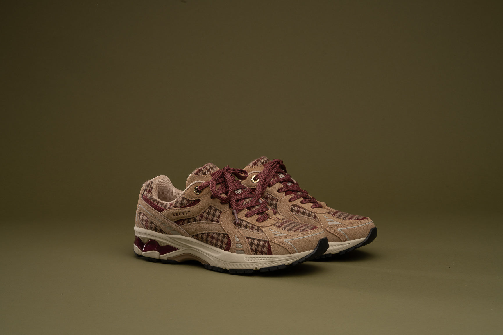 CITY RUN - TAN WINE HERRINGBONE