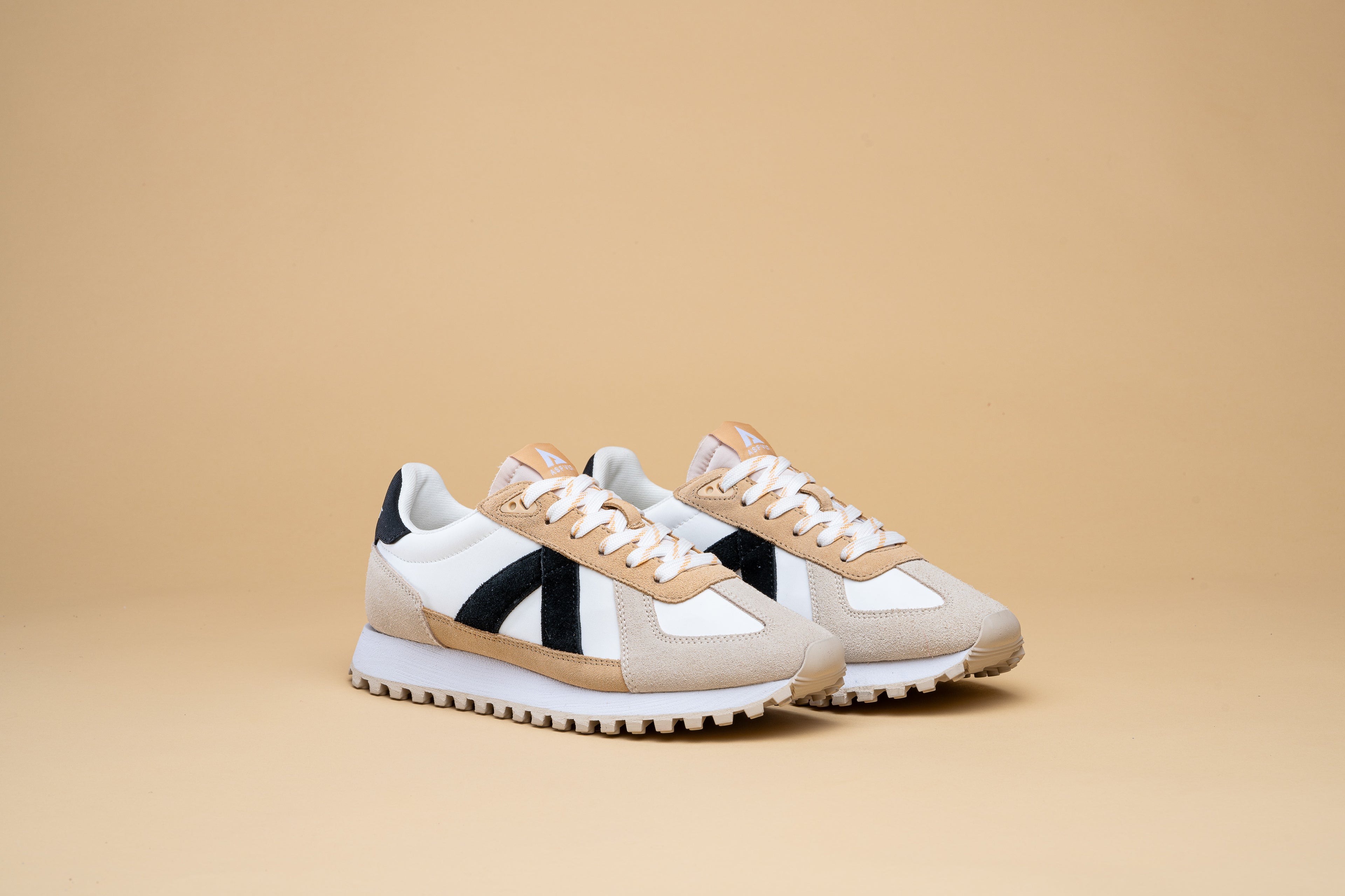 GATE - WHITE TAN BLACK