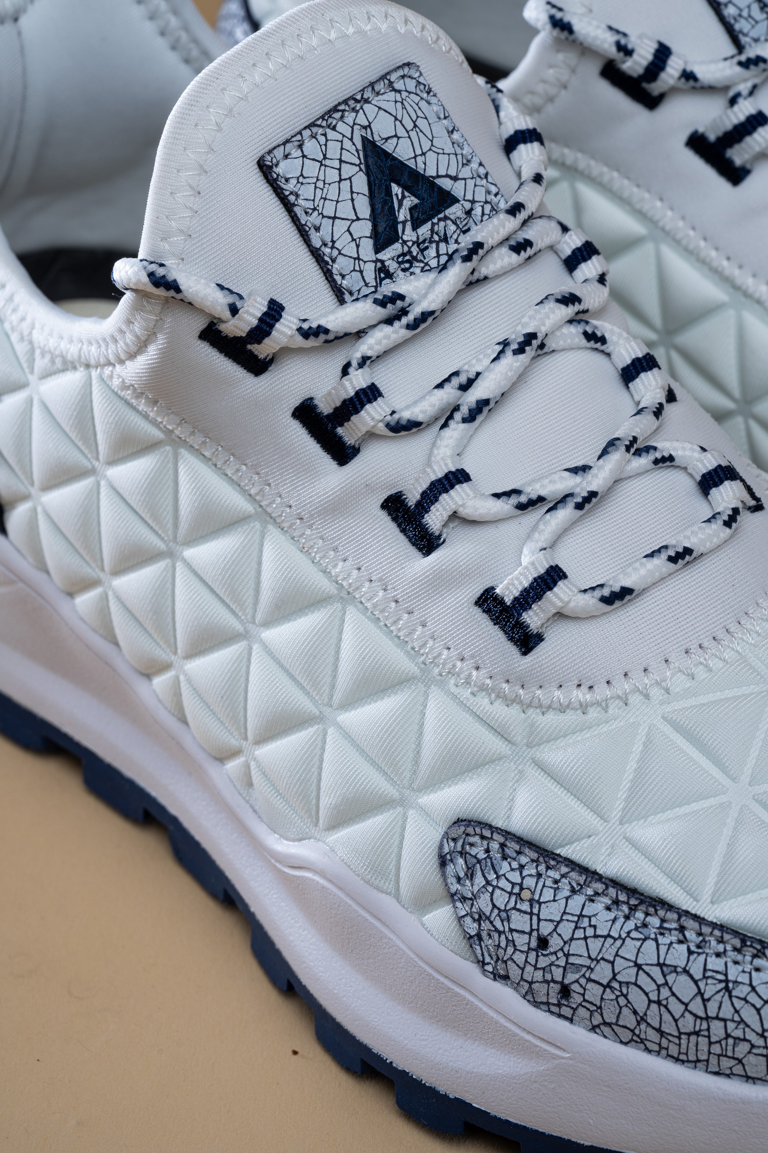 SPEED SOCKS TREK - WHITE NAVY CRACK